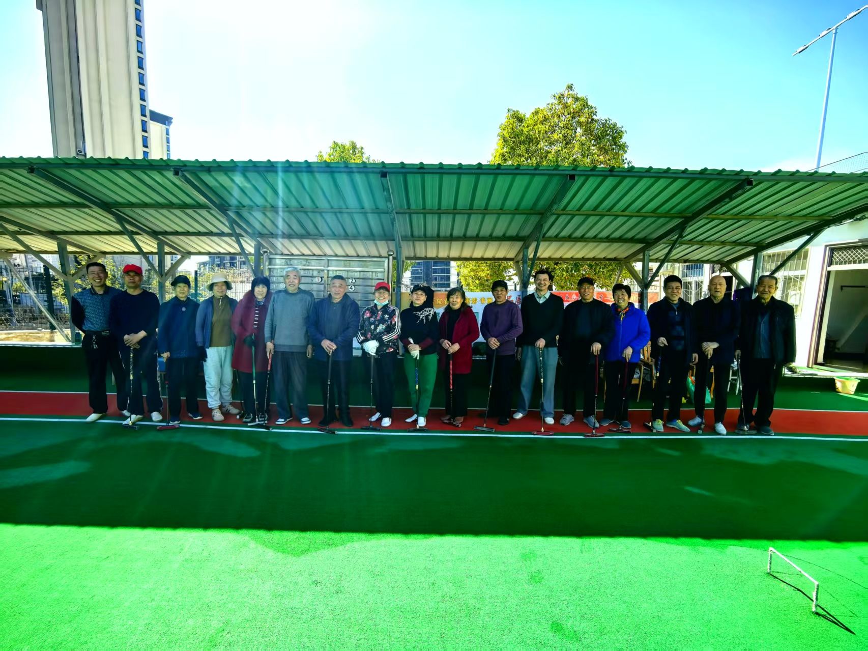 关于世界各地球队争相比拼，展现球技风采的信息