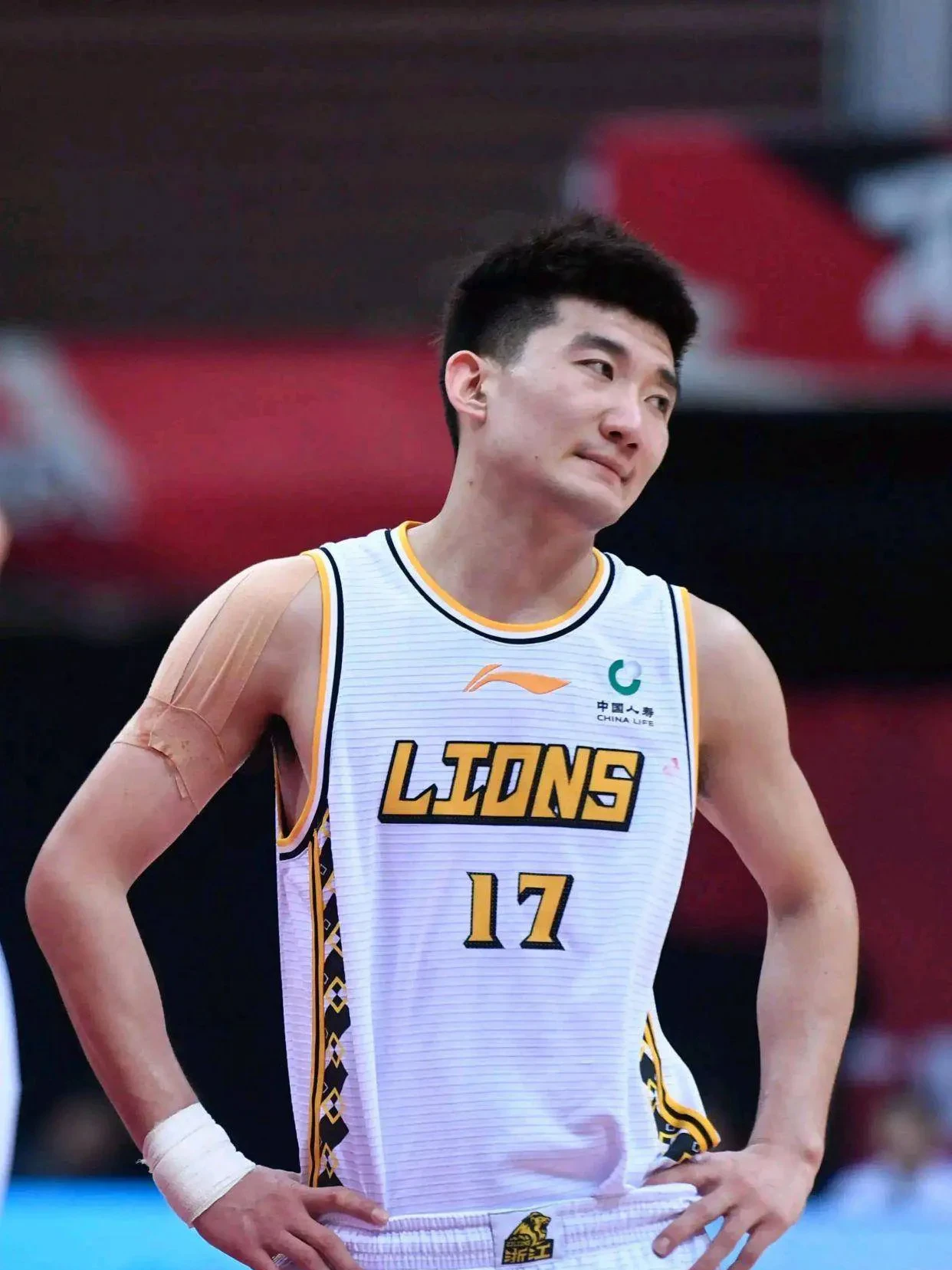周琦11分首钢不敌广厦王哲林18+15上海胜北控的简单介绍